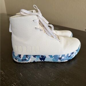 NOBULL White Sneakers with Blue Camo Sole-Size 7.5 Women’s- gently used